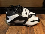 New Nike Diamond Turf 93 Td Size White/black HF5298-101 No Box. Fixed Price $100.00.